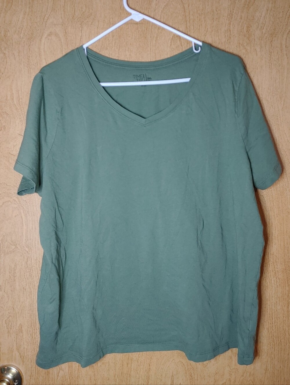 Time And Tru Women’s Green V-Neck Tee